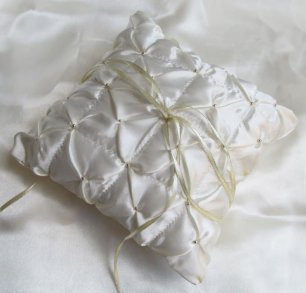 Атласная подушечка для колец