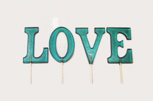 Леденцы в виде букв