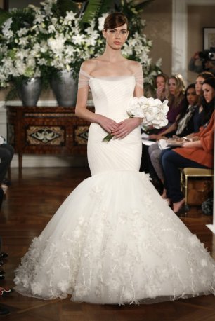 Платье невесты силуэта "русалка" с опущенными плечами