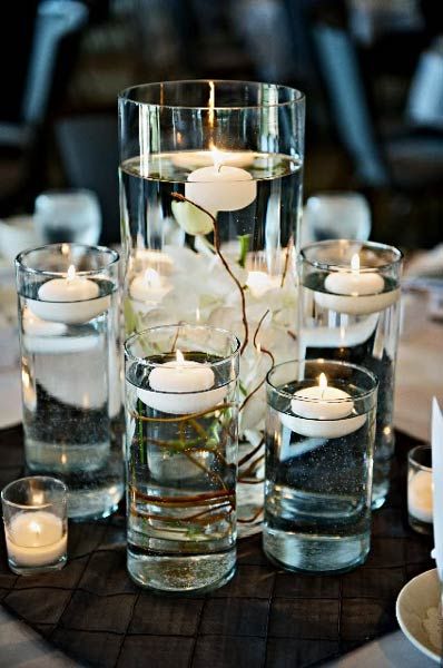 Оформление стола: свечи в воде