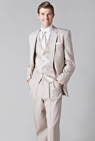 Костюм-тройка с галстуком