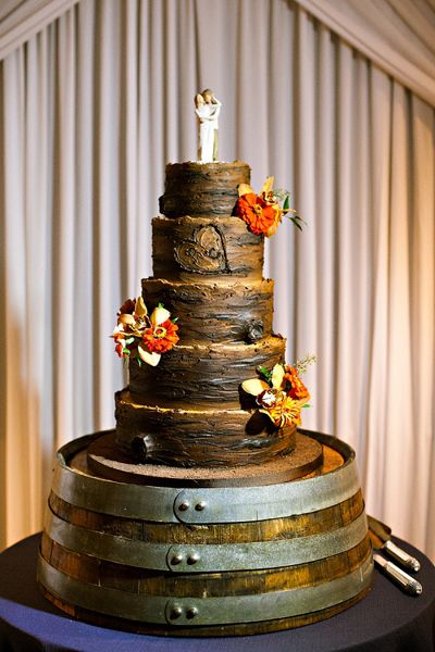 Свадебный торт на бочке