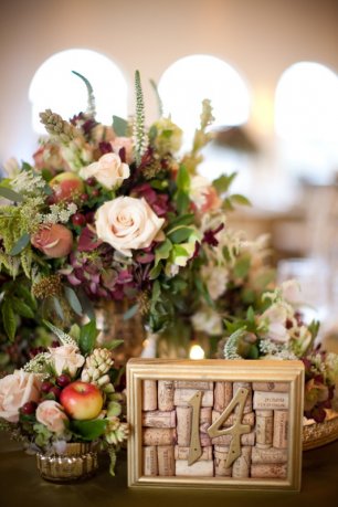 Номер стола из пробок