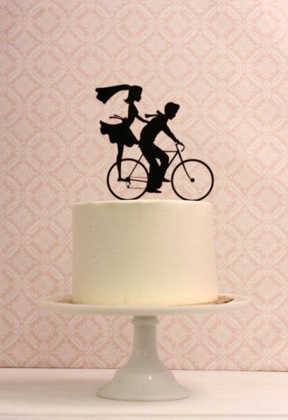 Свадебный торт с фигурками велосипедистов