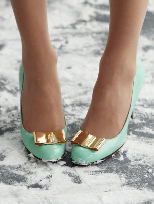 Туфли невесты в мятном цвете
