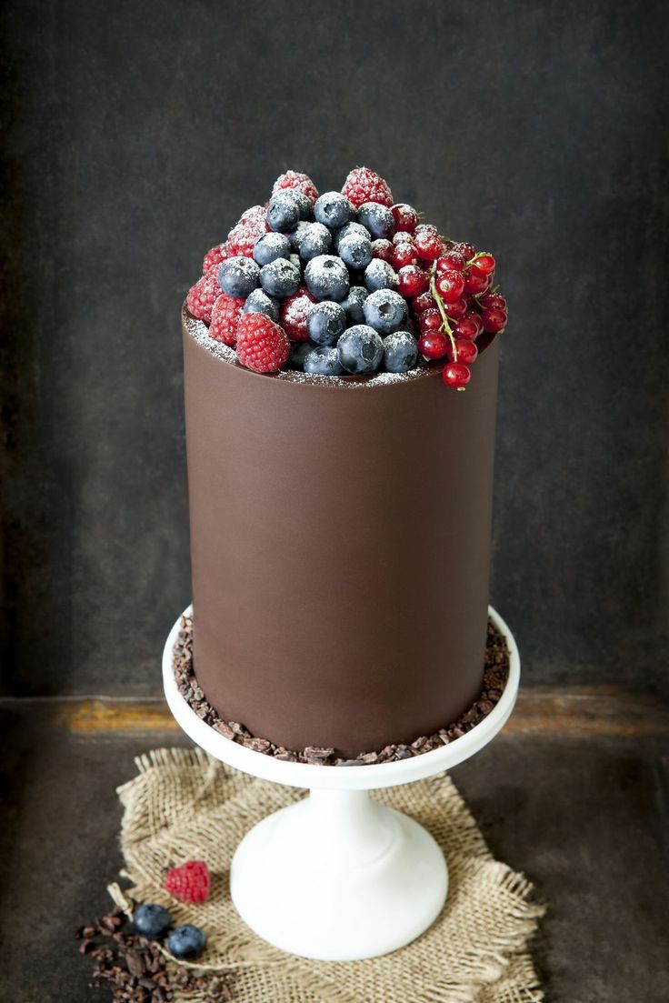 Свадебный торт с шоколадной глазурью