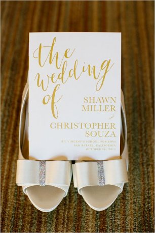 Приглашения на туфлях невесты