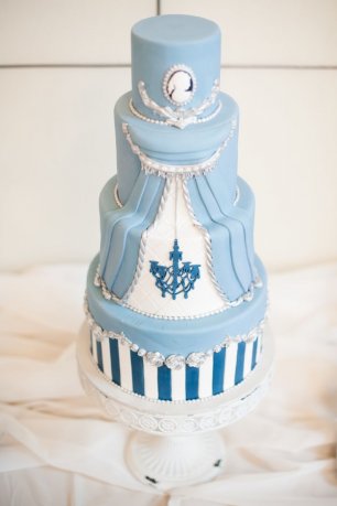 Свадебный торт с винтажным оформлением
