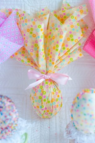 Бонбоньерка в яркой упаковке