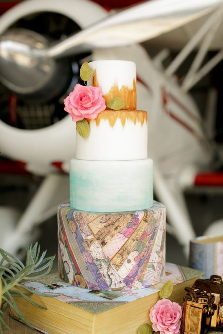 Свадебный торт с рисунком карты на глазури