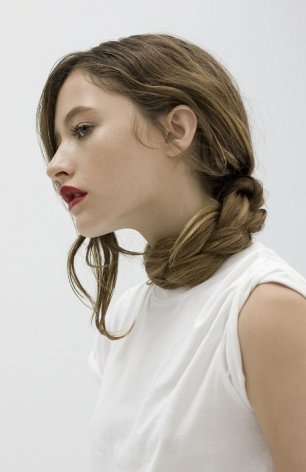 Прическа невесты:простая коса
