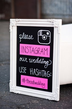 Используйте Instagram, чтобы собрать все фото гостей по хэштегу 