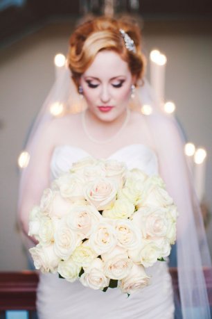 Классический букет невесты из роз