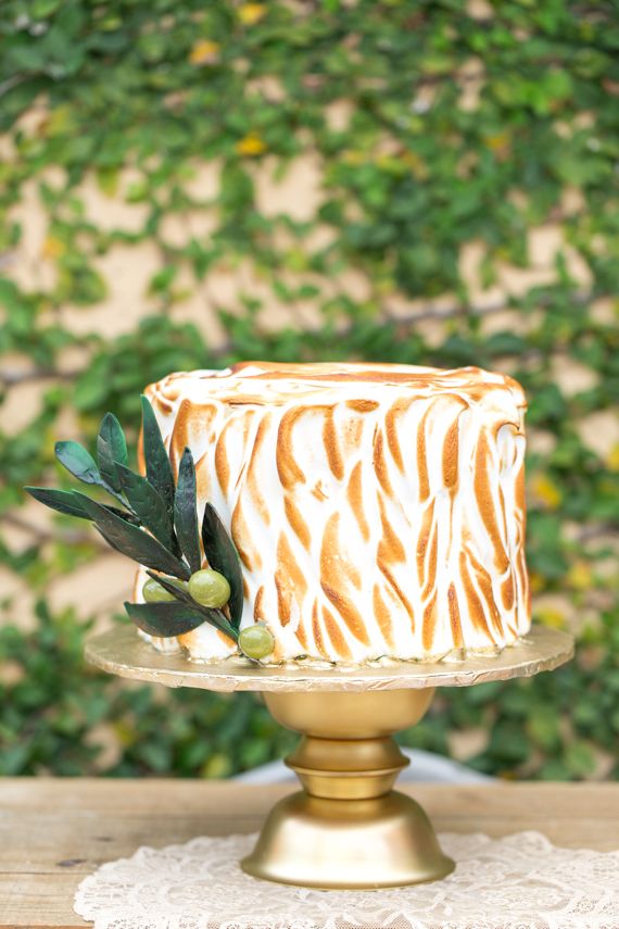 Свадебный торт с растительным декором