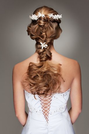 Прическа невесты со сложным плетением