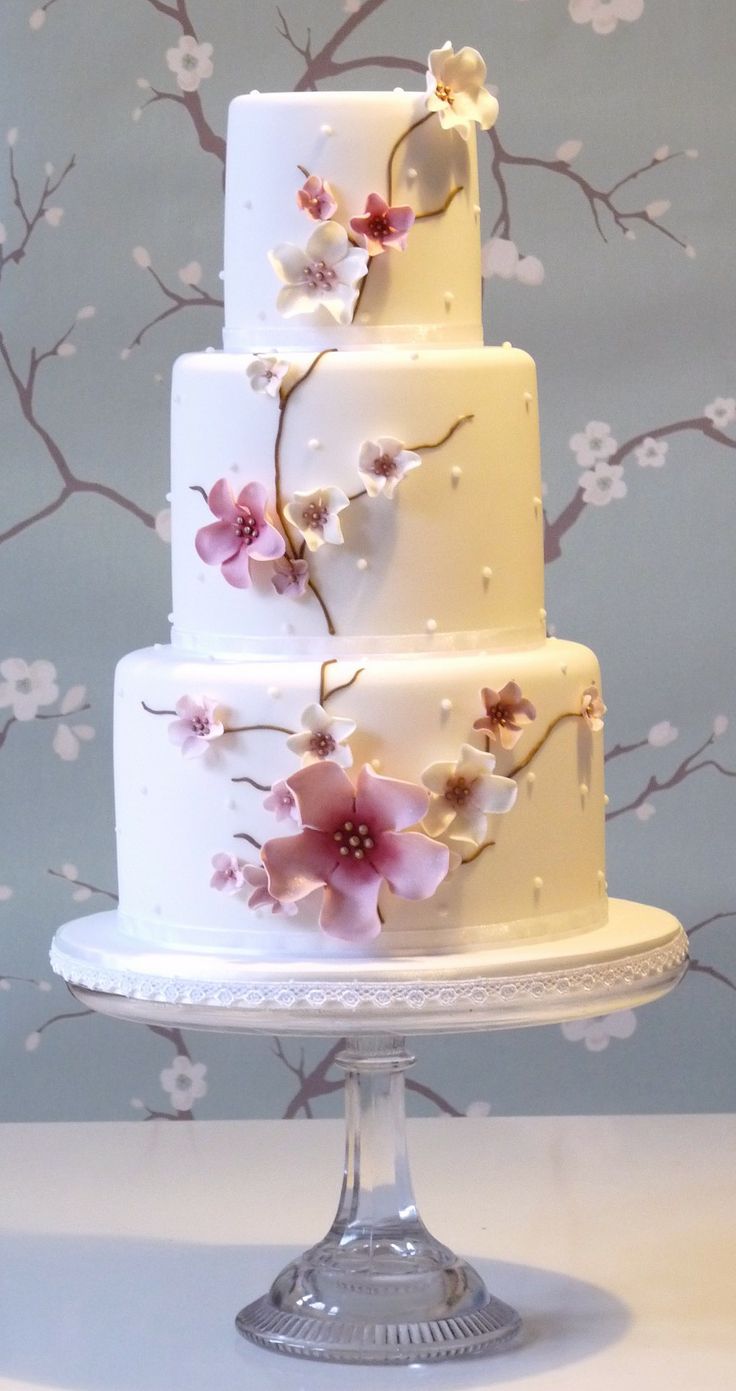 Свадебный торт с декором