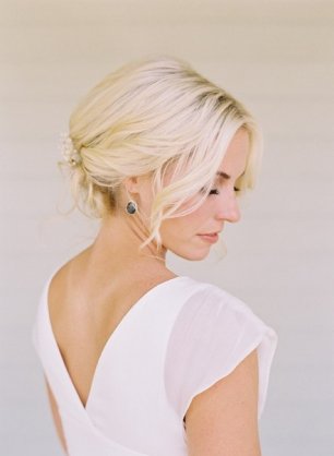 Аккуратная прическа невесты