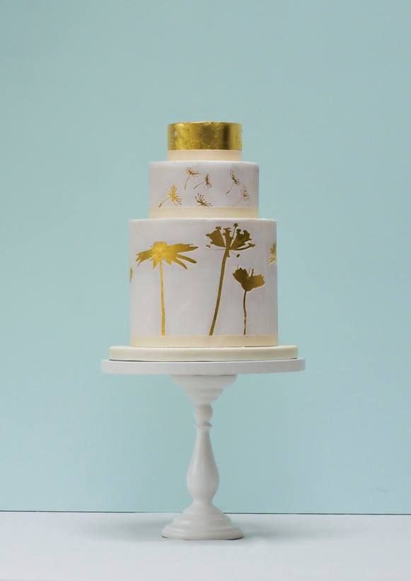 Свадебный торт с блестящим декором