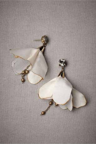 Серьги в виде лепестков