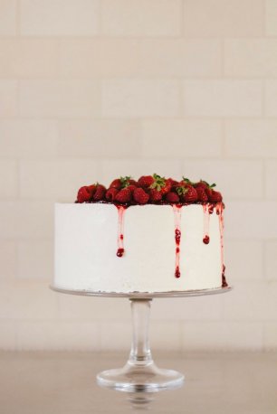 Свадебный торт с ягодами