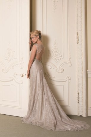 Платье невесты со шлейфом