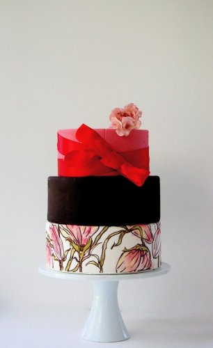 Трехъярусный свадебный торт