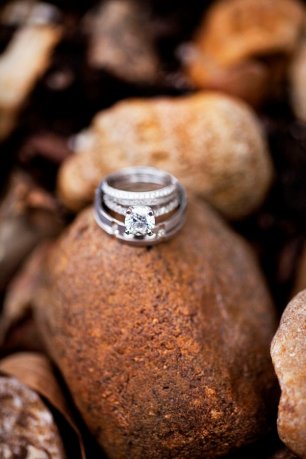 Кольца на камнях