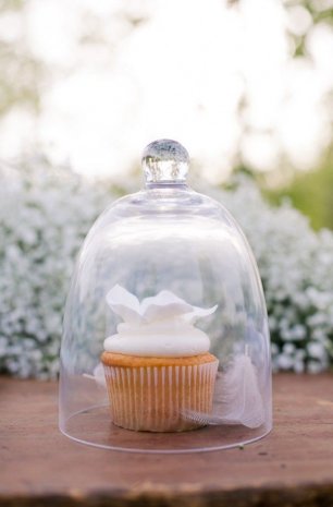 Капкейк под стеклянной вазой