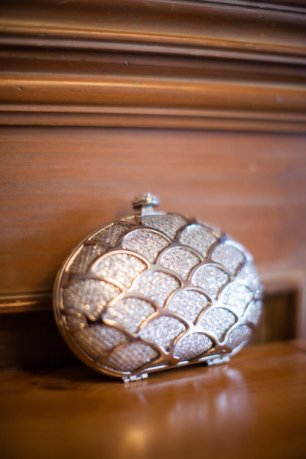 Клатч невесты с имитацией чешуи