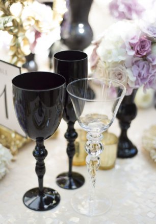 Контрастная сервировка стола