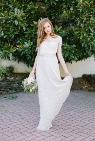 Платье невесты простого кроя