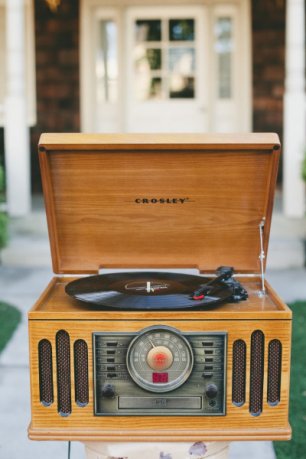 Деталь свадебного декора - винтажный проигрыватель