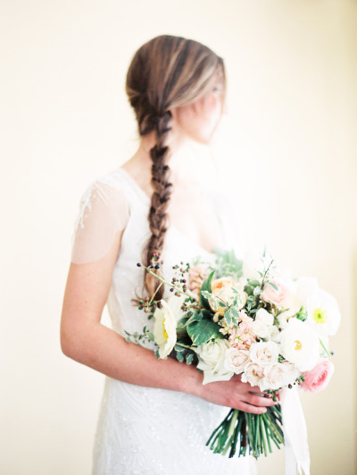 Прическа невесты - простая коса