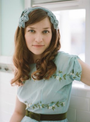 Прическа подружки невесты