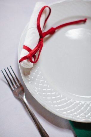 Деталь сервировки свадебного стола