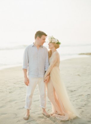 Фотосессия молодоженов на пляже