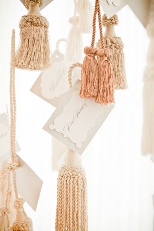 Рассадочные карточки на кистьях