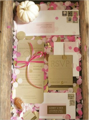 Приглашения среди конфетти