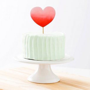 Свадебный торт с декором в виде сердца
