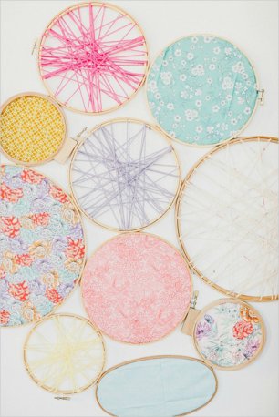 Пяльцы в декоре свадьбы