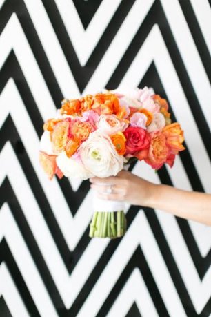 Яркий букет невесты