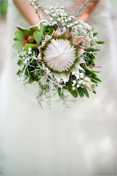Букет невесты с крупным цветком