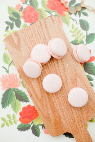 Макаруны на сладком столе