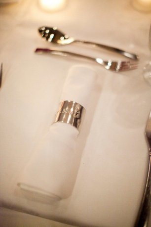 Металлическое кольцо для салфетки