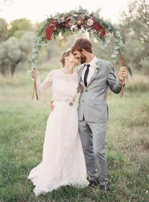 Фотосессия молодоженов в лесу