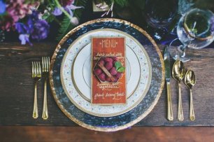 Сервировка стола с бонбоньеркой