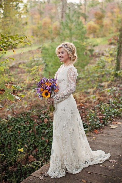 Платье невесты с вышивкой и кружевом