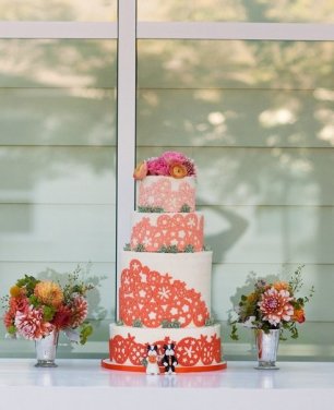 Свадебный торт с замысловатым декором