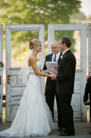 Выездная церемония в лесу