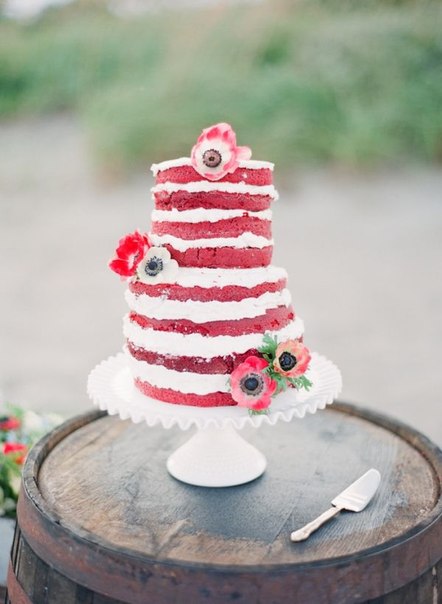 Свадебный торт без глазури на ярусах